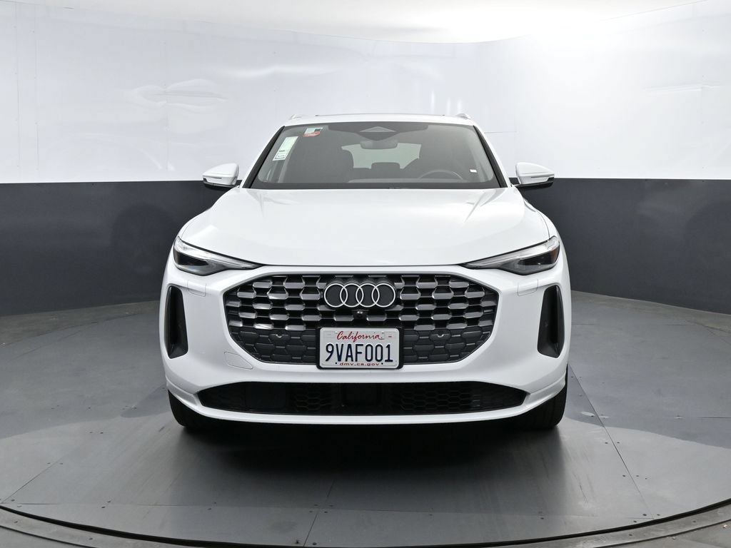 Used 2025 Audi Q5 Premium Plus w/ Premium Plus AWD/4WD image 2
