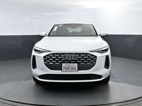 Used 2025 Audi Q5 Premium Plus w/ Premium Plus AWD/4WD image 2