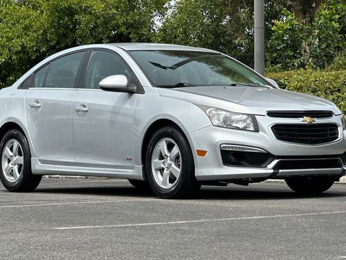 Used 2015 Chevrolet Cruze LT image 6