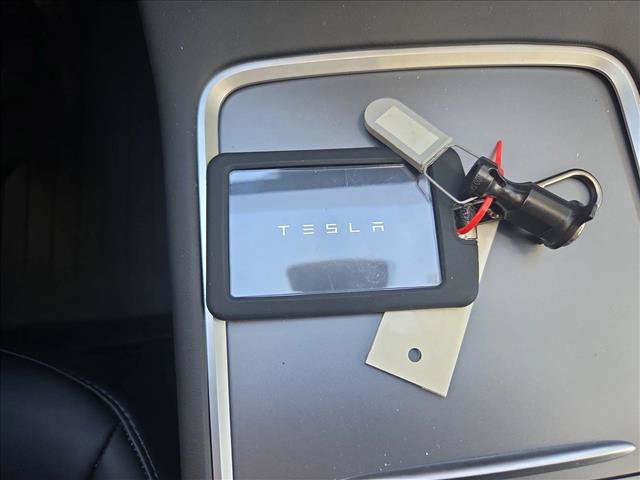 Used 2025 Tesla Model Y Long Range AWD/4WD image 9