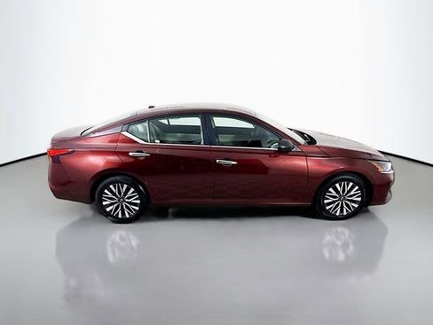 Used 2024 Nissan Altima 2.5 SV image 7