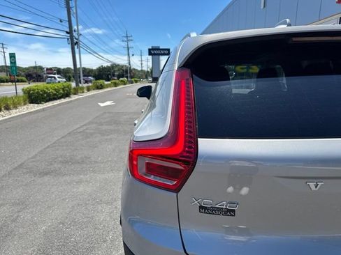 Certified 2025 Volvo XC40 B5 Plus AWD/4WD image 10