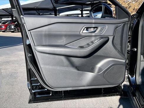 New 2026 Nissan Rogue Platinum image 10