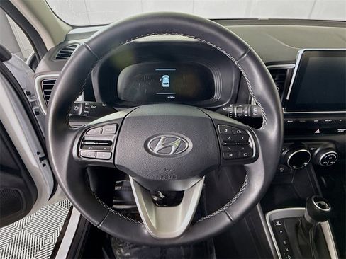 Certified 2025 Hyundai Venue SEL image 20