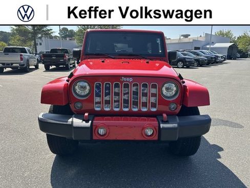 Used 2018 Jeep Wrangler Unlimited Sahara AWD/4WD image 8