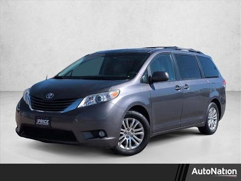 Used 2014 Toyota Sienna XLE image 1