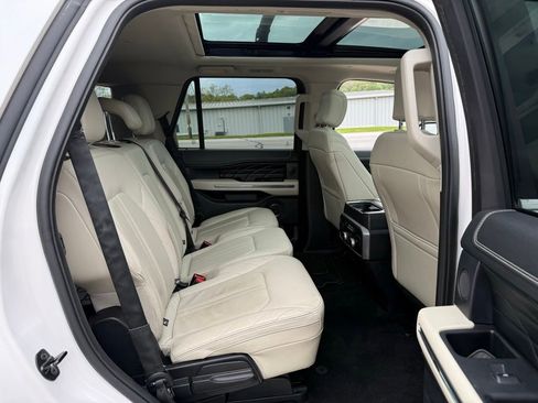 Used 2018 Ford Expedition Platinum AWD/4WD image 14