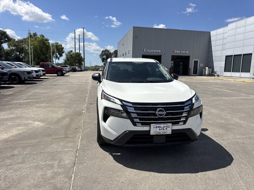 Used 2025 Nissan Rogue S FWD image 4