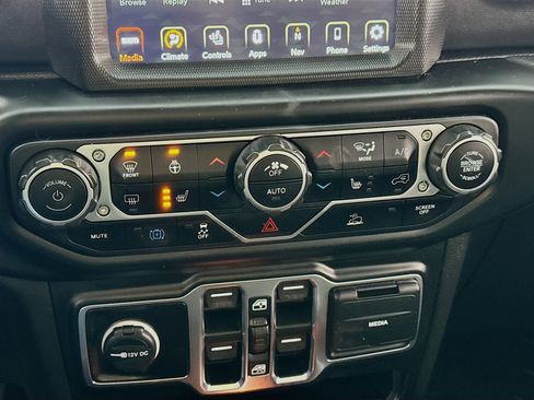 Used 2023 Jeep Wrangler Unlimited Sahara w/ Cold Weather Group image 16