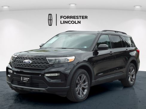 Used 2022 Ford Explorer XLT w/ Equipment Group 202A AWD/4WD image 7
