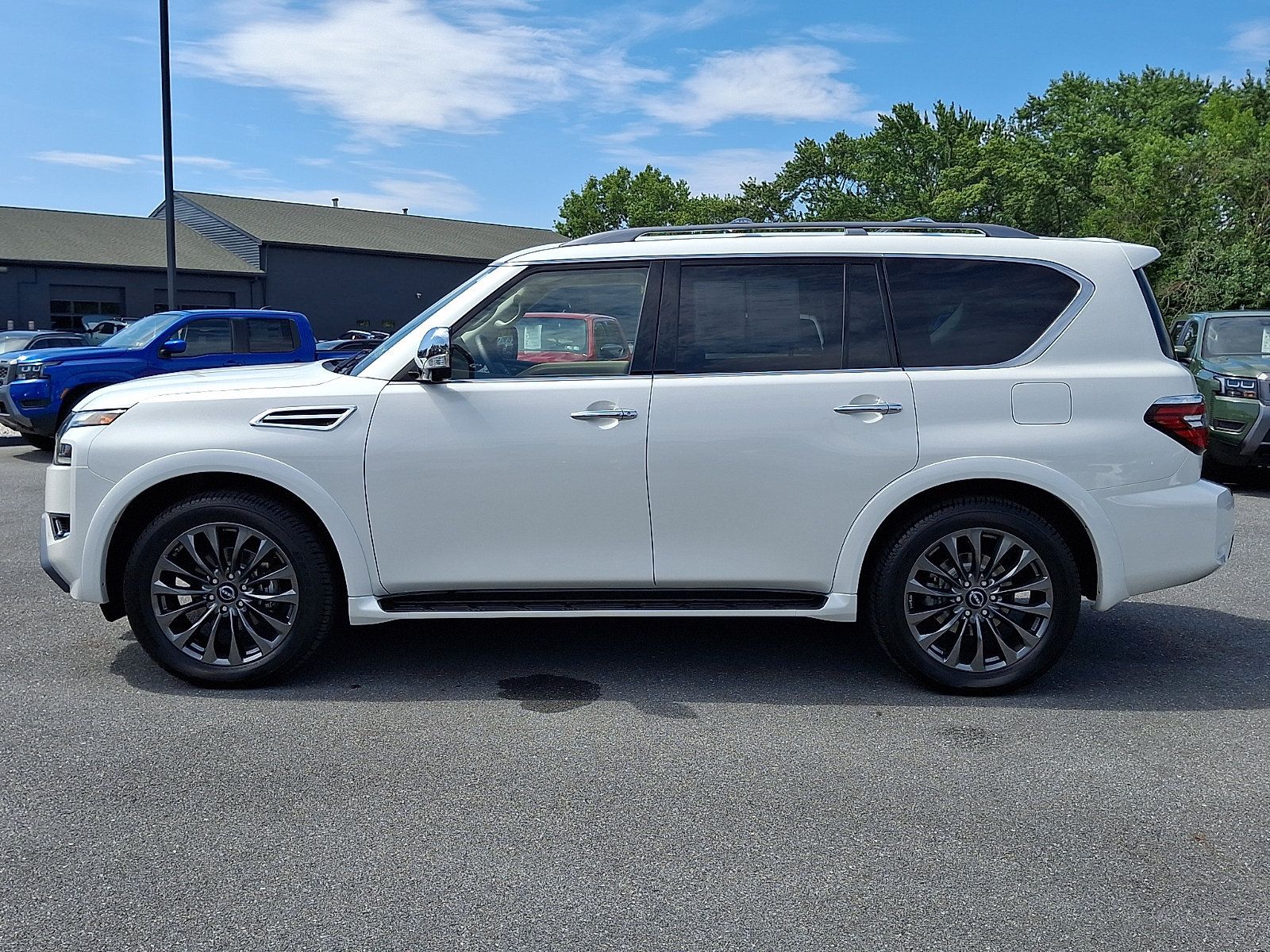 Certified 2023 Nissan Armada Platinum w/ Captain's Chairs Package AWD/4WD image 4