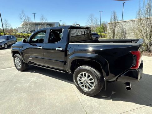 Used 2024 Toyota Tacoma Limited w/ Limited Package (LT) image 9