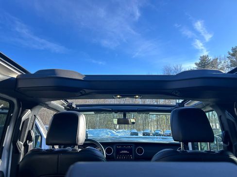 Used 2023 Jeep Wrangler Sahara w/ Cold Weather Group image 35