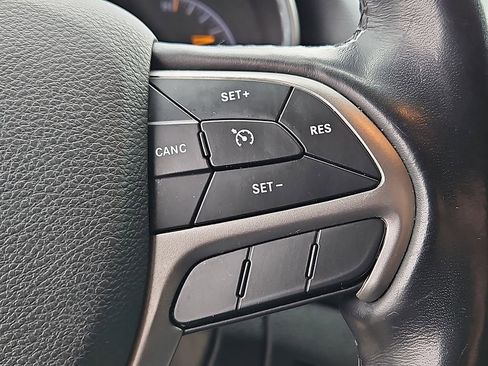 Used 2020 Jeep Grand Cherokee Altitude image 25