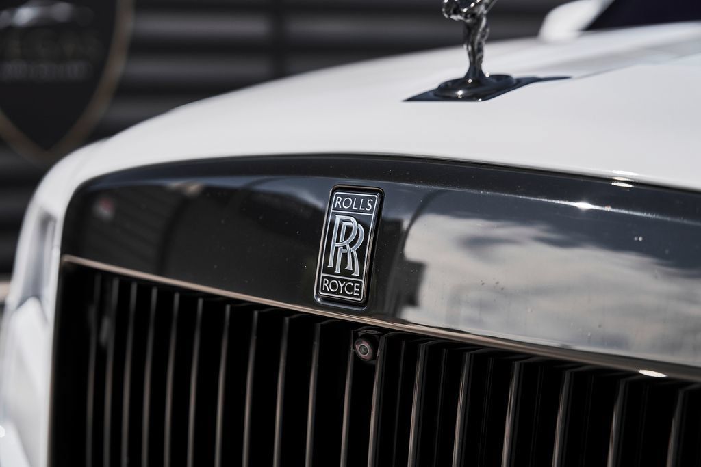 Used 2024 Rolls-Royce Cullinan Black Badge w/ Dark Exterior Package AWD/4WD image 8