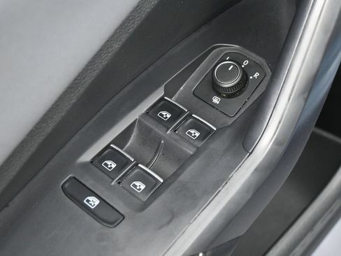Used 2025 Volkswagen Jetta SE FWD image 14