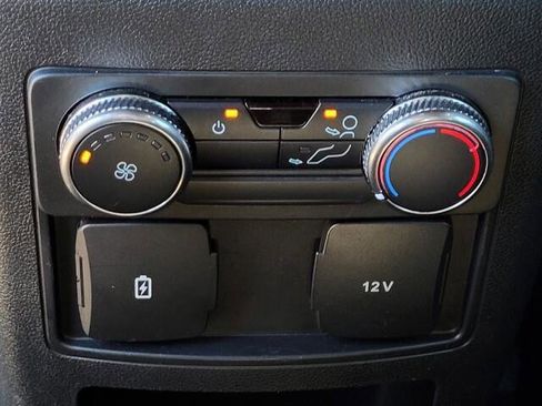 Used 2020 Ford Explorer XLT image 33