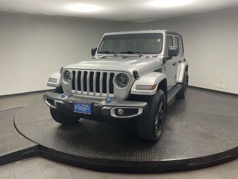 Used 2022 Jeep Wrangler Unlimited Sahara w/ Cold Weather Group AWD/4WD image 3
