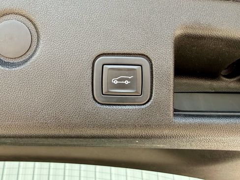 Used 2020 Chevrolet Equinox LT FWD image 18
