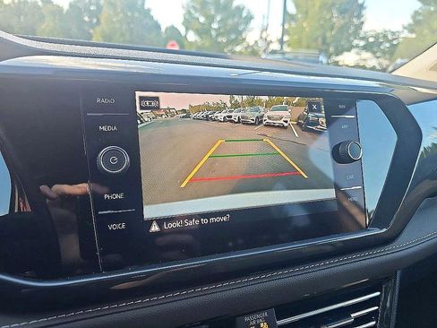 Used 2022 Volkswagen Taos SEL image 26