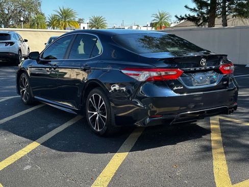Used 2018 Toyota Camry SE image 7