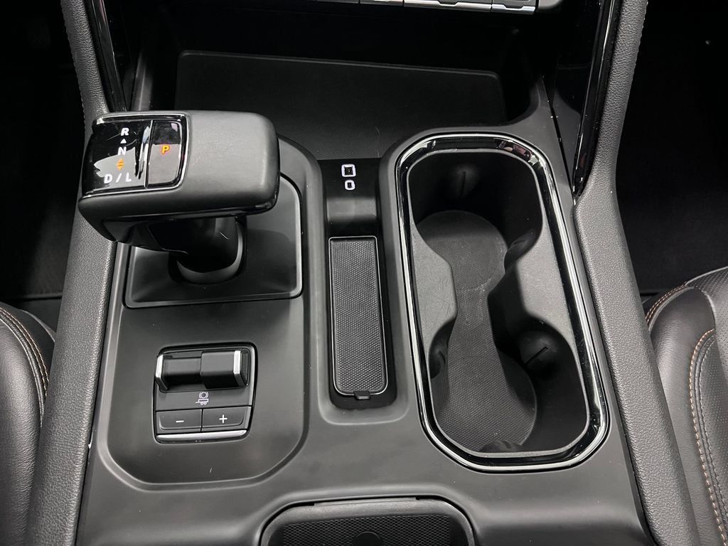 Used 2025 GMC Sierra 1500 AT4 w/ AT4 Premium Package AWD/4WD image 14