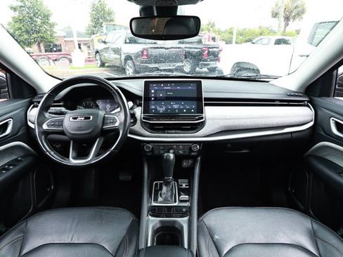 Used 2022 Jeep Compass Latitude w/ Sun and Sound Group AWD/4WD image 32