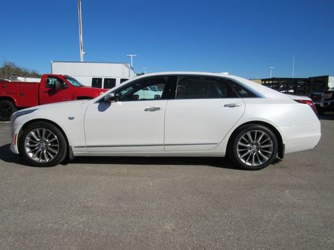 Used 2017 Cadillac CT6 Luxury image 2