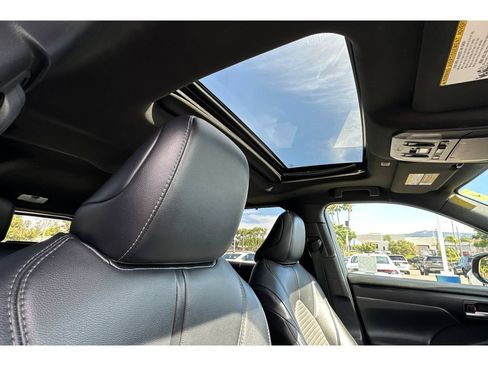 Used 2021 Toyota Highlander XSE FWD image 21