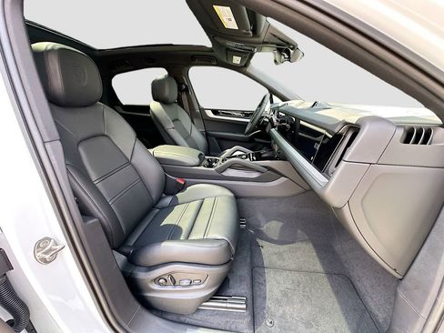 New 2026 Porsche Cayenne Coupe AWD/4WD image 30
