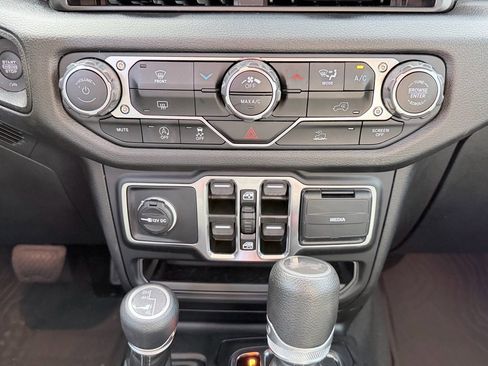 Used 2024 Jeep Wrangler Sport S image 17