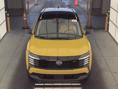 Used 2025 Nissan Kicks SR FWD image 12