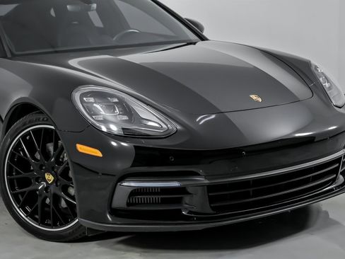 Used 2018 Porsche Panamera 4S image 3