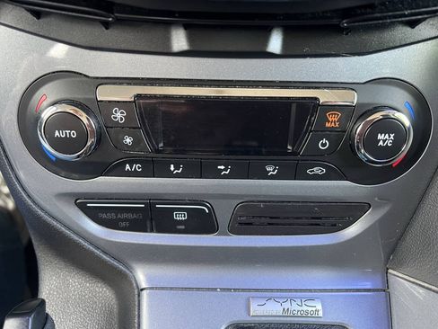 Used 2013 Ford Focus Titanium FWD image 20