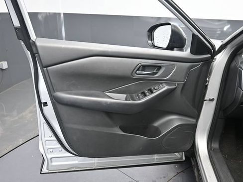 Used 2024 Nissan Rogue S FWD image 11