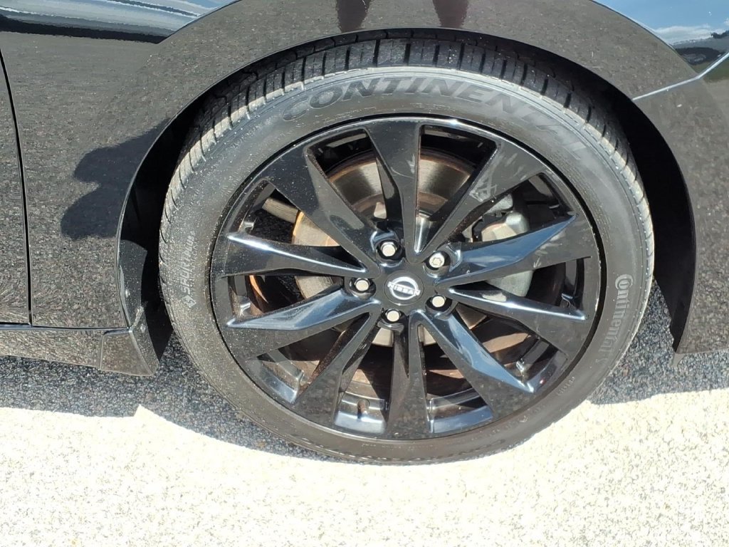 Used 2023 Nissan Maxima SR w/ Sport Mat Group FWD image 10
