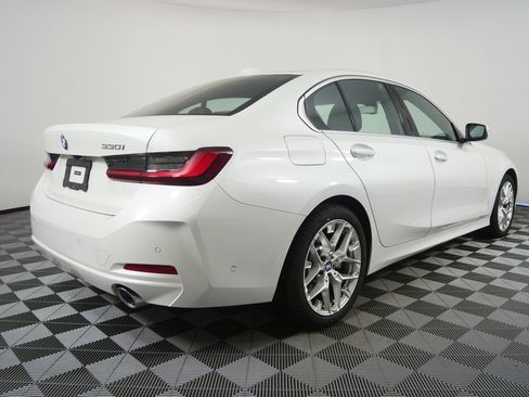 Used 2025 BMW 330i Sedan w/ Premium Package image 3