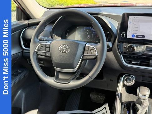 Used 2025 Toyota Grand Highlander AWD image 15