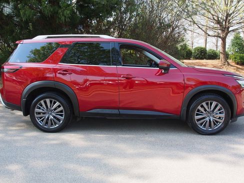 Used 2024 Nissan Pathfinder SL w/ SL Premium Package image 8