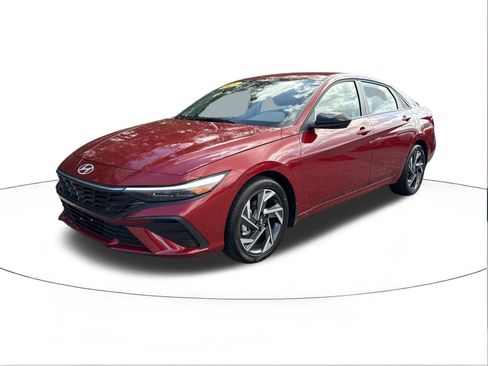Certified 2025 Hyundai Elantra Sport image 7