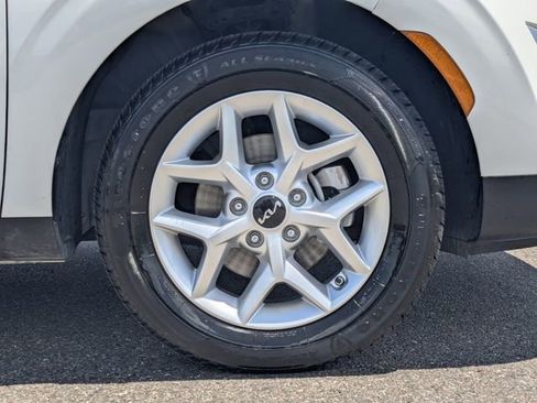 Certified 2025 Kia Soul LX w/ LX Technology Package FWD image 12