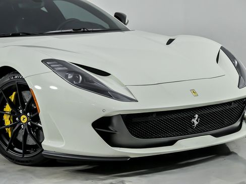 Used 2018 Ferrari 812 Superfast image 3