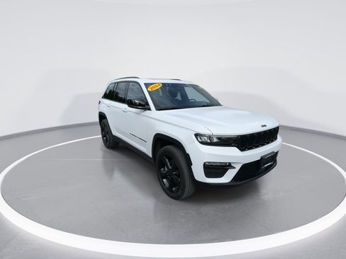 Used 2024 Jeep Grand Cherokee Limited w/ Black Appearance Package AWD/4WD image 2