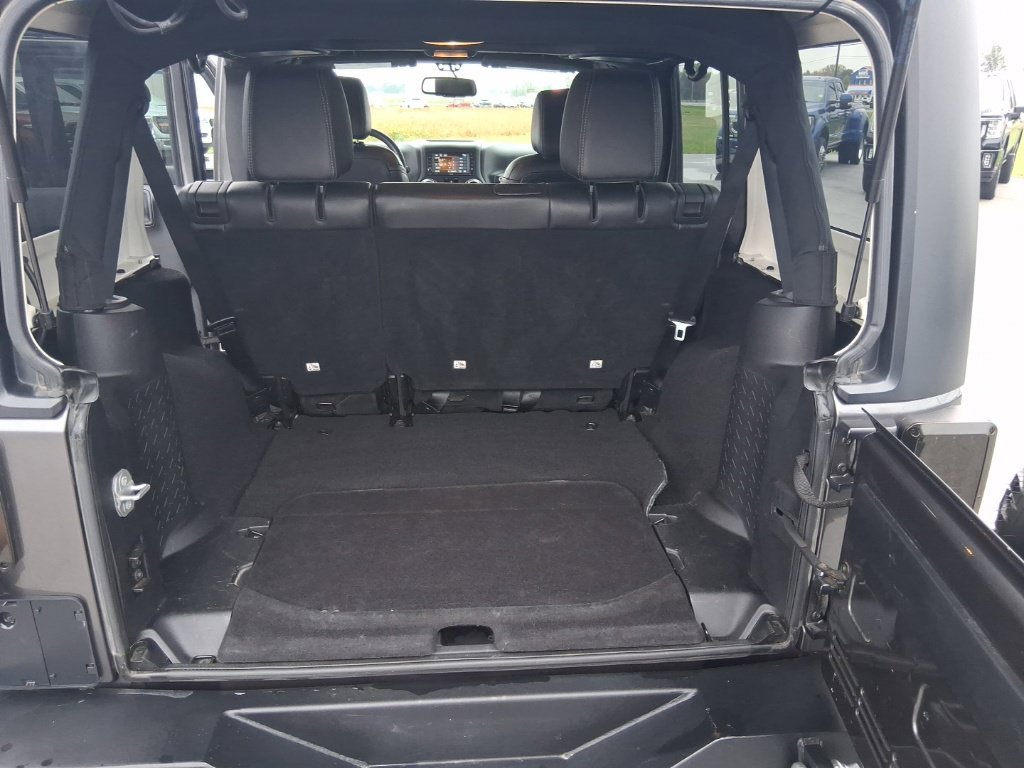 Used 2016 Jeep Wrangler Unlimited Rubicon w/ Connectivity Group AWD/4WD image 28