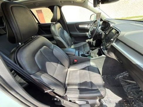 Used 2019 Volvo XC40 T5 Momentum AWD/4WD image 30