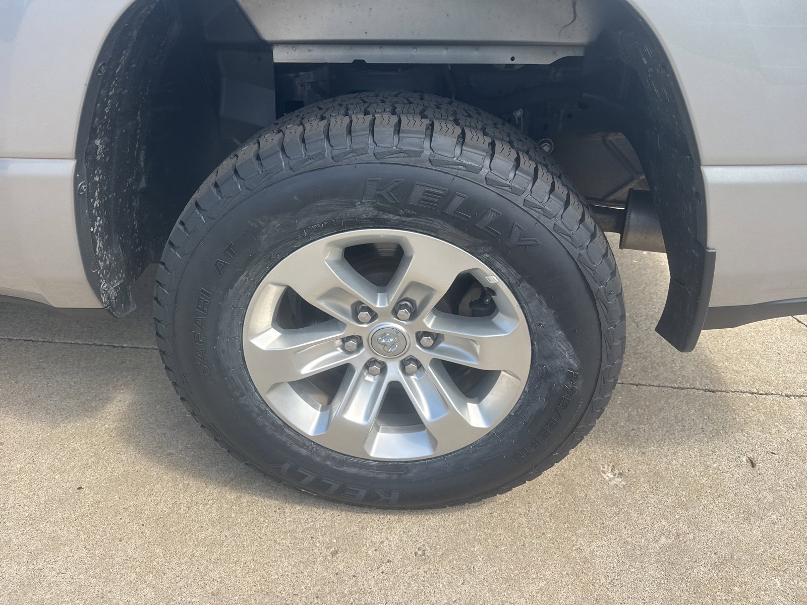 Used 2024 RAM 1500 Laramie AWD/4WD image 15