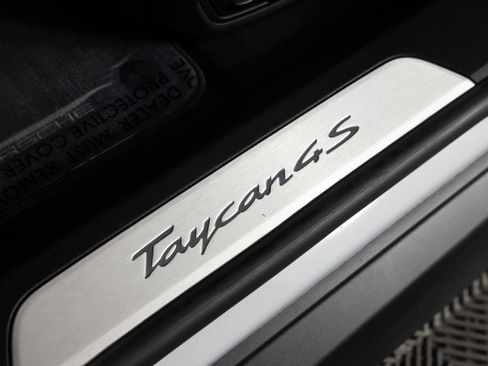 Used 2021 Porsche Taycan 4S w/ Premium Package image 16