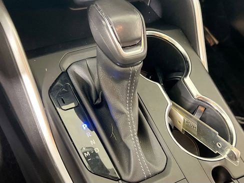 Used 2022 Toyota Highlander XLE image 16