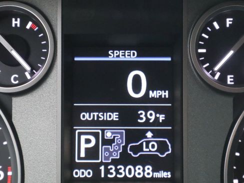 Used 2014 Lexus LX 570 4WD image 49