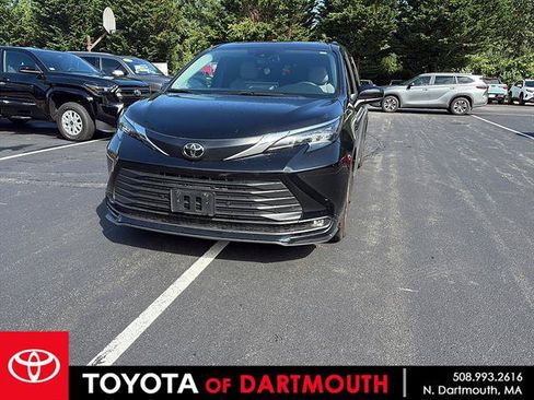 Used 2026 Toyota Sienna XLE AWD/4WD image 1